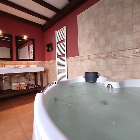 Laendliches Haus Mit Jacuzzi Holiday home *
