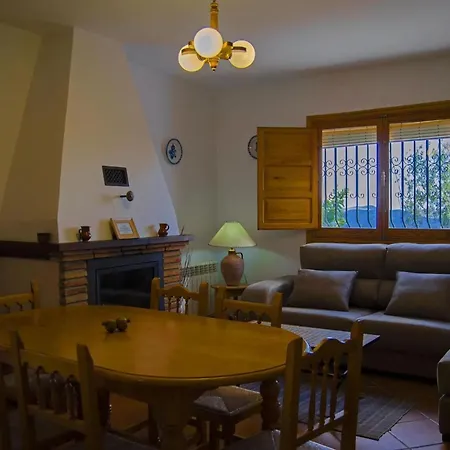 Holiday home Laendliches Haus Mit Jacuzzi Valor